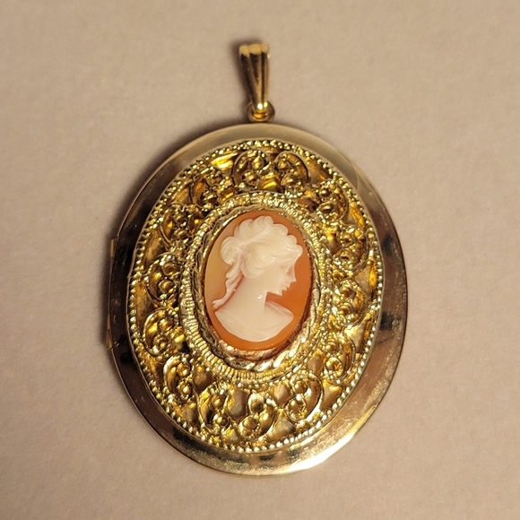 Vintage Gold Tone Cameo Locket Pendant Cream Orange 2" - Picture 1 of 13